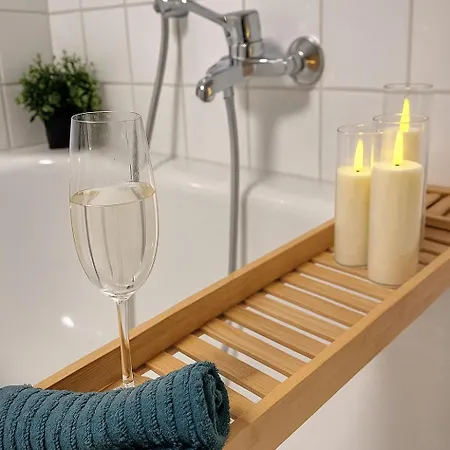 Rheinblick Und Yachthafen Mit Privatem Stellplatz Apartament *